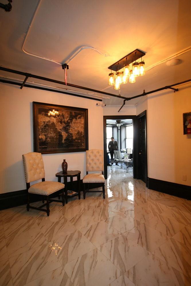 Hotel The Adrian