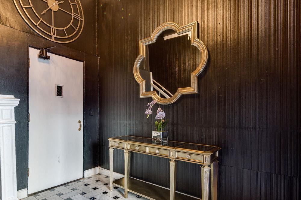 The Adrian Hotel 2*
