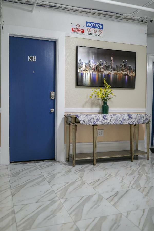 Hotel The Adrian 2*