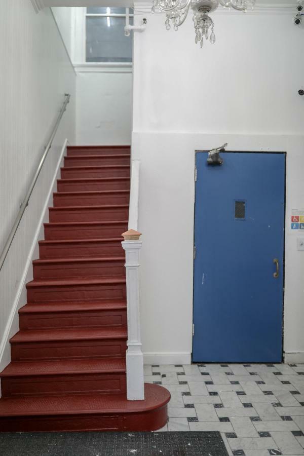 The Adrian Hotel 2*